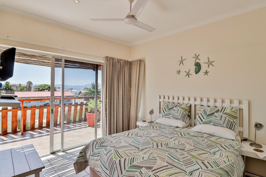 6 Bedroom Property for Sale in De Kelders Western Cape